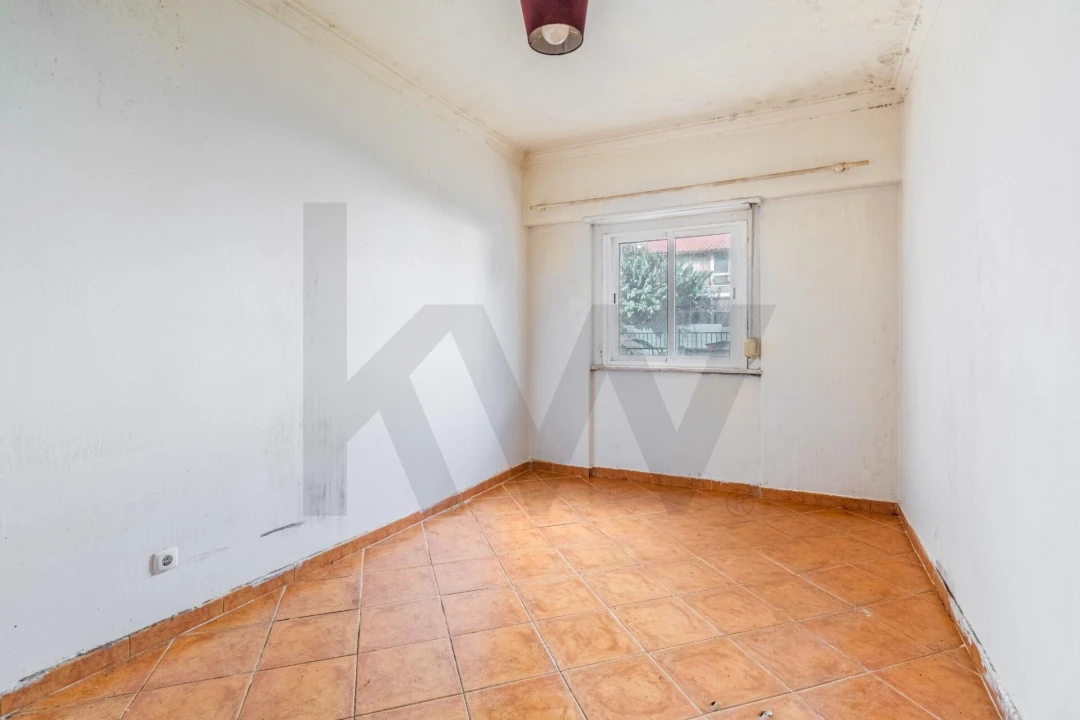 Moradia T6 para Venda em Porto Salvo Foto 7