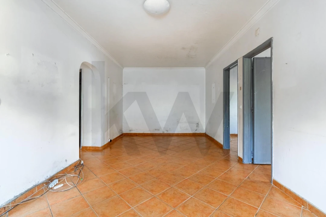 Moradia T6 para Venda em Porto Salvo Foto 3