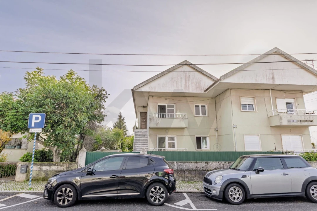 Moradia T6 para Venda em Porto Salvo Foto 1