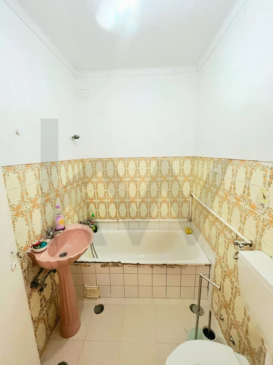 Apartamento T1 para Venda em Laranjeiro e Feijó Foto 15