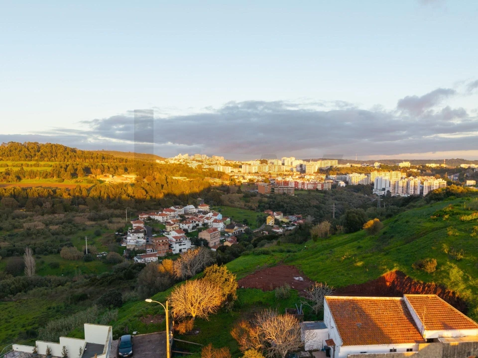 Moradia T2 para Venda em Carnaxide e Queijas Foto 13