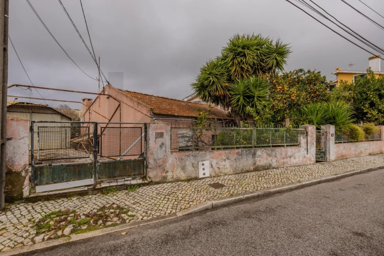 Moradia T2 para Venda em Carnaxide e Queijas Foto 2