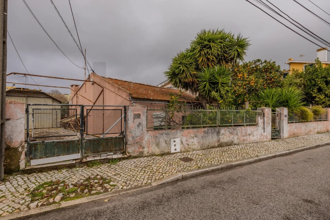 Moradia T2 para Venda em Carnaxide e Queijas Foto 2