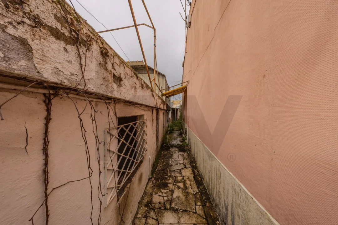 Moradia T2 para Venda em Carnaxide e Queijas Foto 25