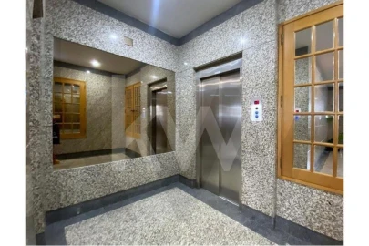 Apartamento T4 para Venda em Areeiro