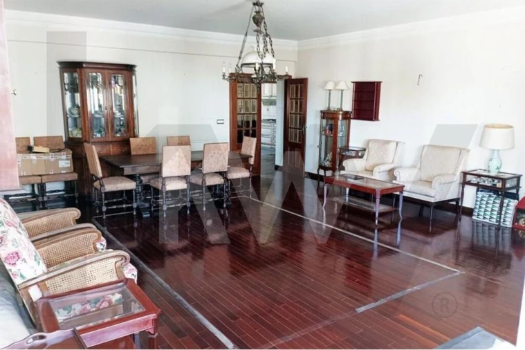 Apartamento T4 para Venda em Areeiro Foto 6
