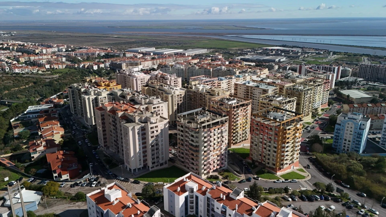 Apartamento T3 para Venda em Póvoa de Santa Iria e Forte da Casa Foto 44