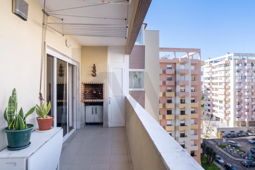 Apartamento T3 para Venda em Póvoa de Santa Iria e Forte da Casa Foto 2