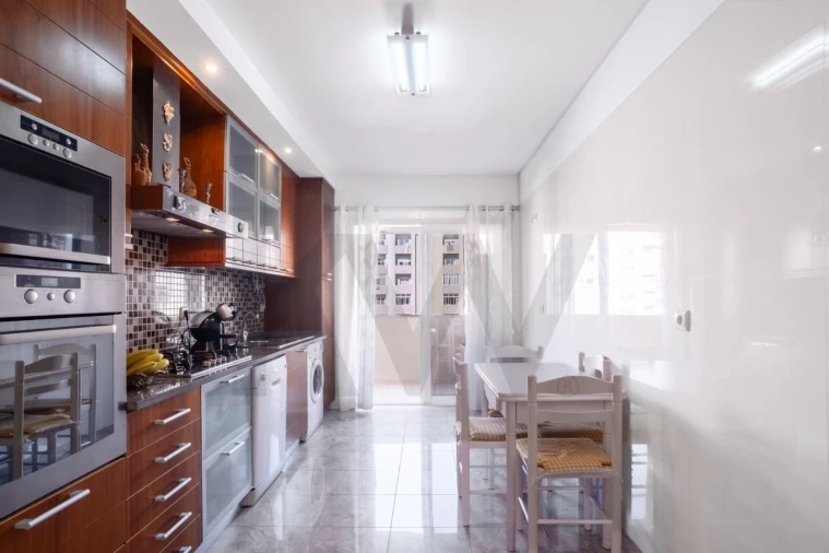 Apartamento T3 para Venda em Póvoa de Santa Iria e Forte da Casa Foto 6