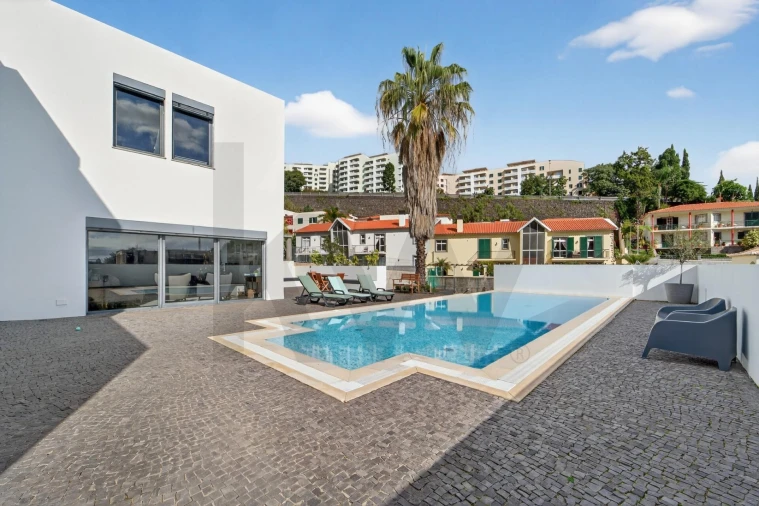 Moradia T4 para Venda em São Martinho Foto 47