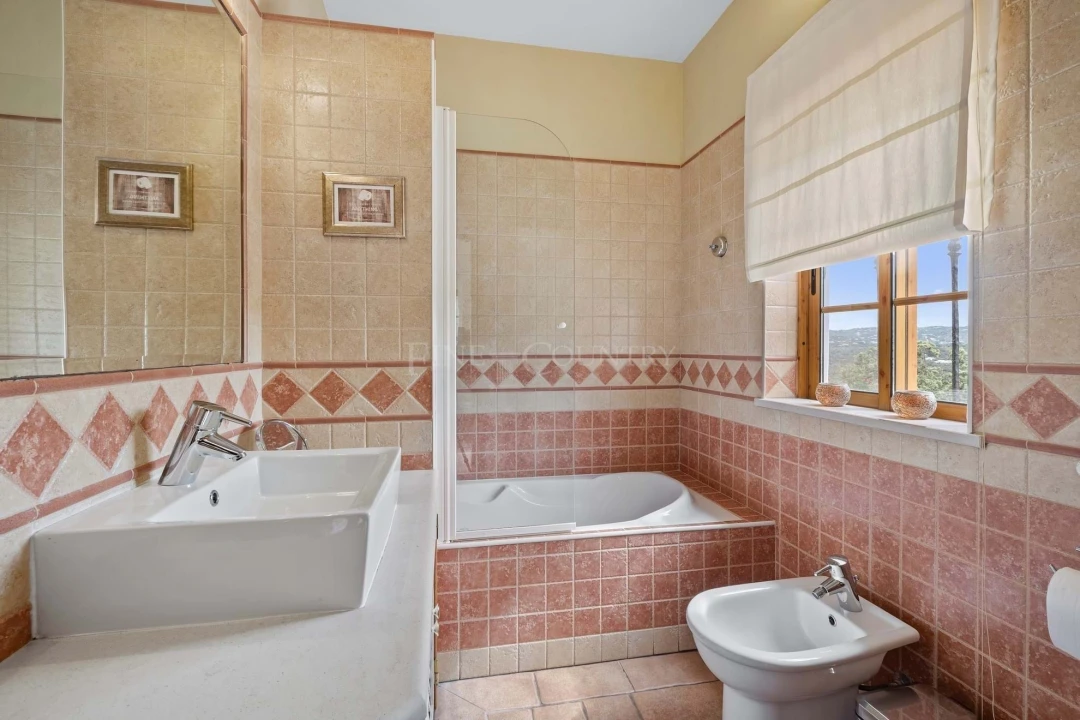 Moradia T3 para Venda em Santa Barbara de Nexe Foto 24