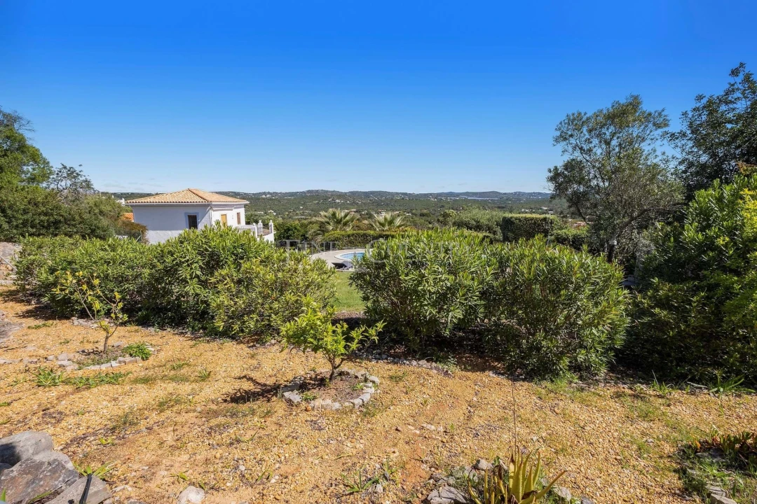 Moradia T3 para Venda em Santa Barbara de Nexe Foto 40