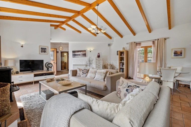 Moradia T3 para Venda em Santa Barbara de Nexe Foto 7