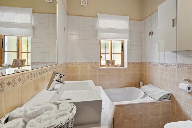 Moradia T3 para Venda em Santa Barbara de Nexe Foto 18