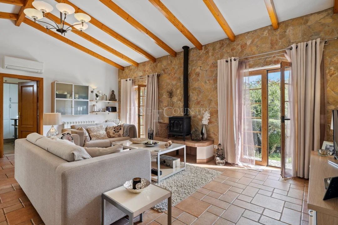 Moradia T3 para Venda em Santa Barbara de Nexe Foto 5