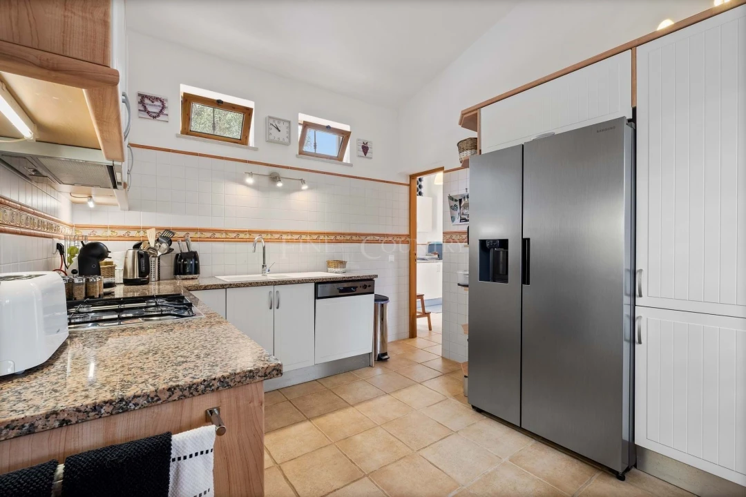 Moradia T3 para Venda em Santa Barbara de Nexe Foto 10