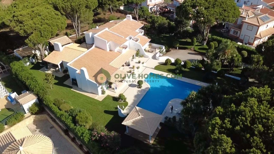 Moradia T5 para Venda em Albufeira e Olhos de Água Foto 9