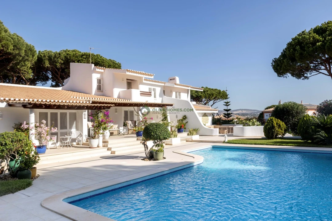 Moradia T5 para Venda em Albufeira e Olhos de Água Foto 1