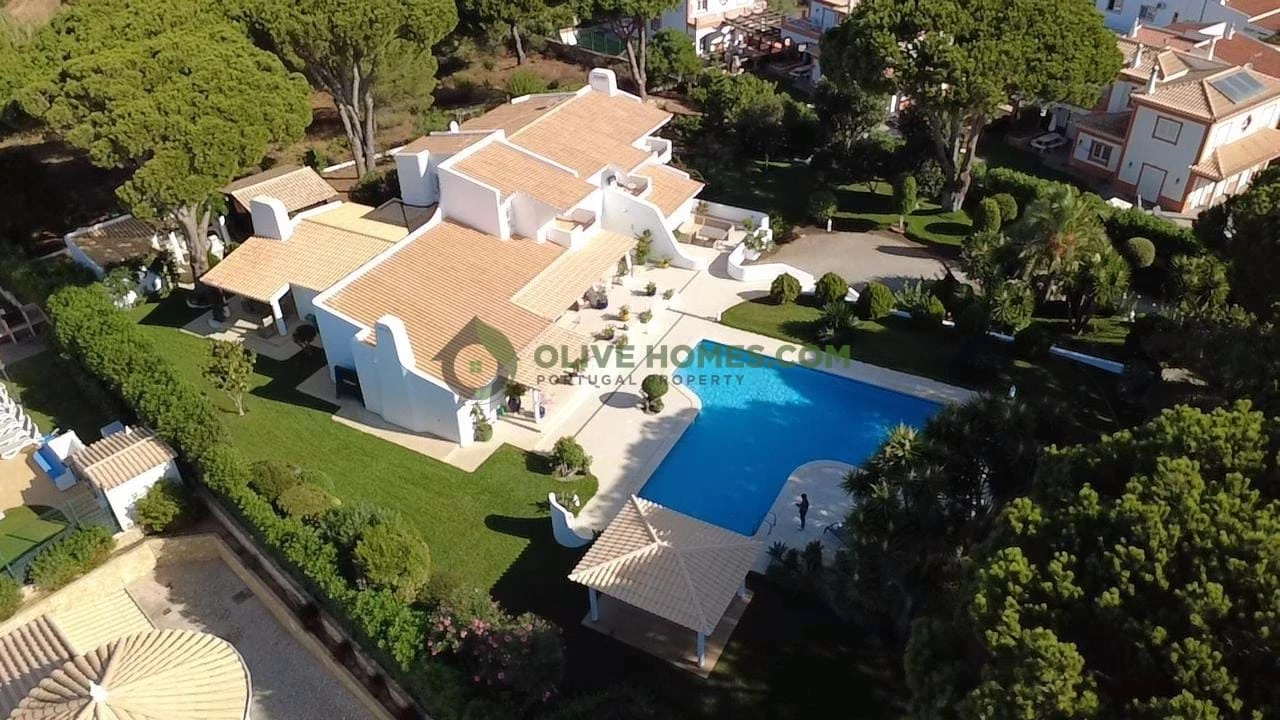 Moradia T5 para Venda em Albufeira e Olhos de Água Foto 9