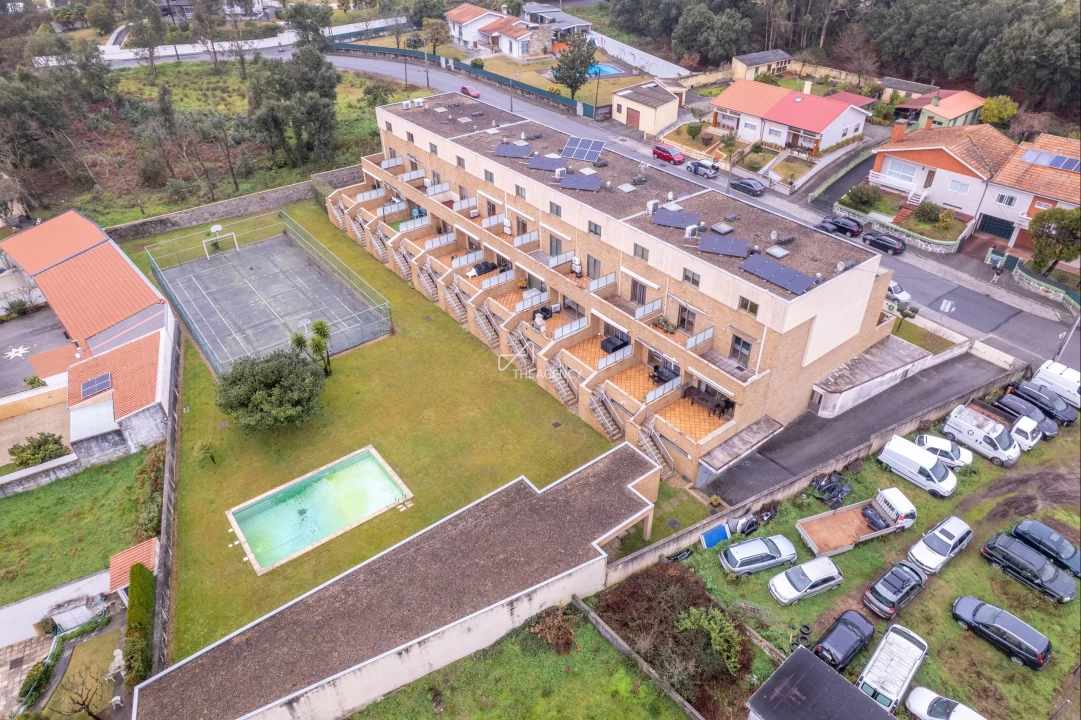 Moradia T4 para Venda em Santa Marinha e São Pedro da Afurada Foto 1