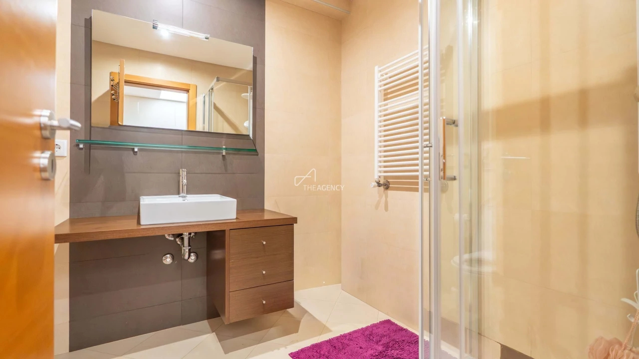 Moradia T4 para Venda em Santa Marinha e São Pedro da Afurada Foto 27