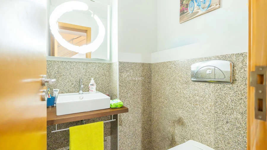 Moradia T4 para Venda em Santa Marinha e São Pedro da Afurada Foto 13