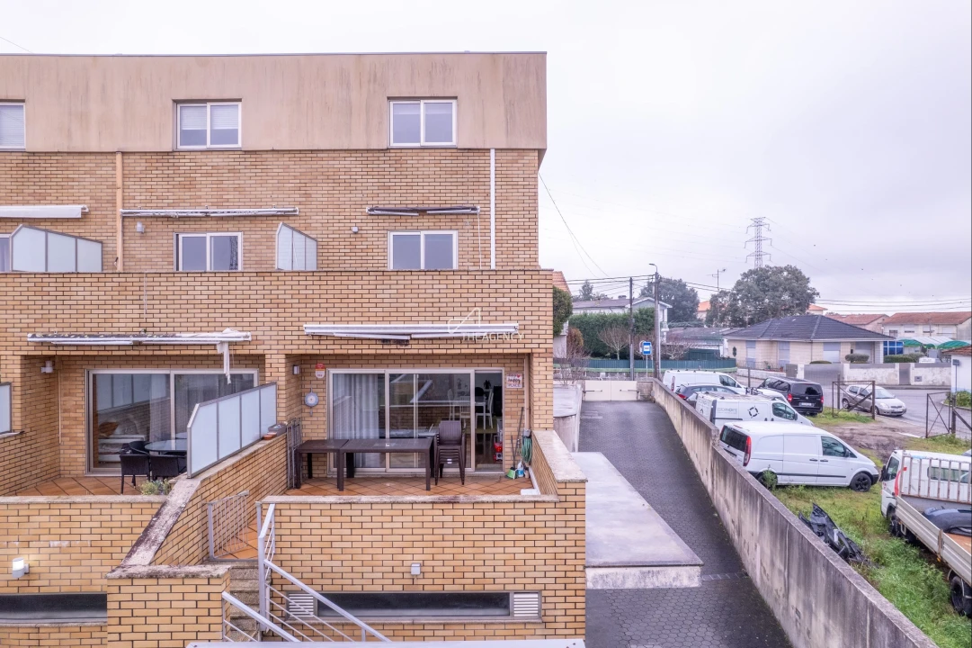 Moradia T4 para Venda em Santa Marinha e São Pedro da Afurada Foto 3