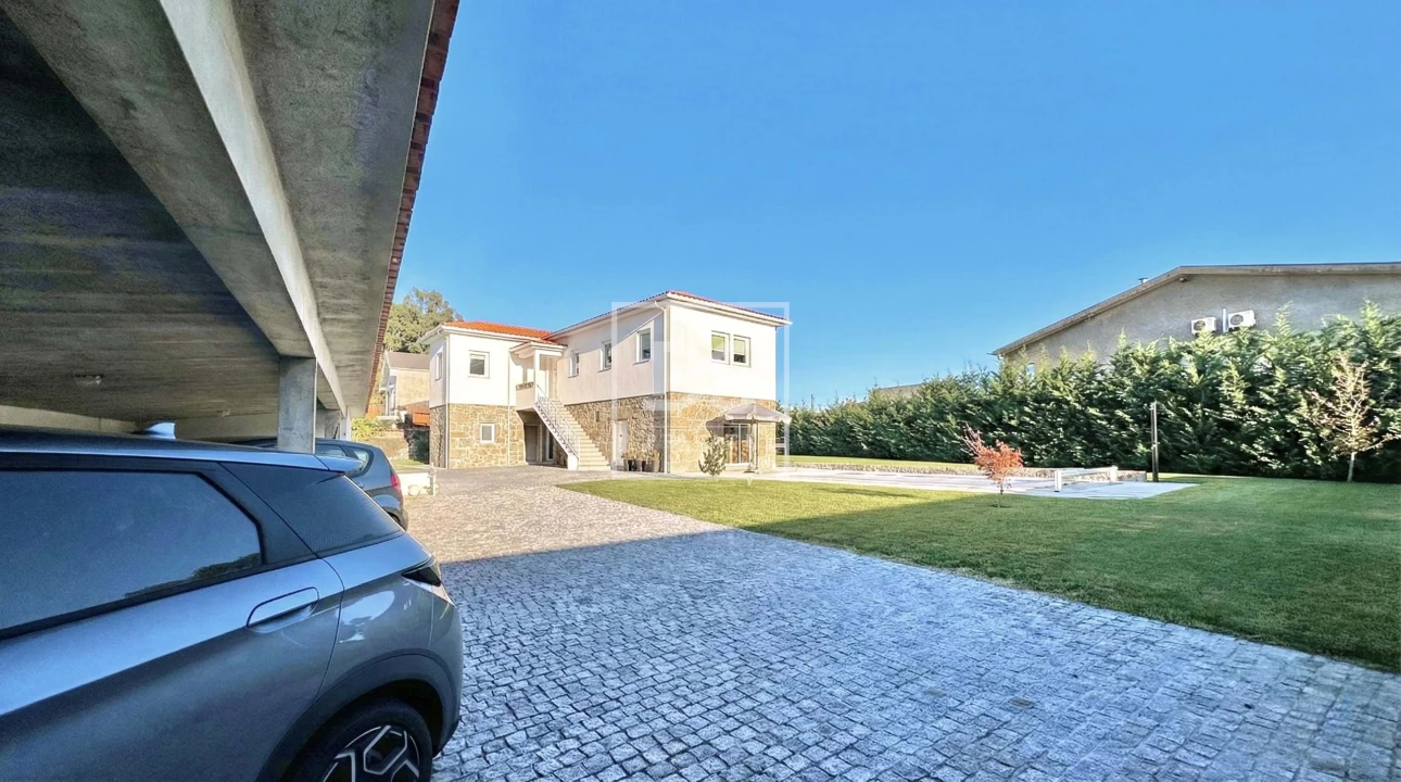 Moradia T3 para Venda em Soutelo Foto 33