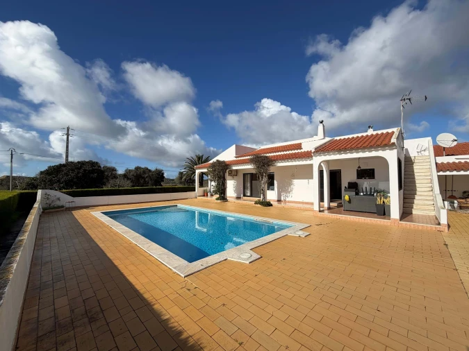 Moradia T5 para Venda em Lagos (São Sebastião e Santa Maria) Foto 9