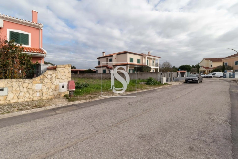 Terreno para Venda em Setubal (São Sebastião) Foto 1