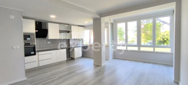 Apartamento T2 para Venda em Oeiras e São Julião da Barra, Paço de Arcos e Caxias