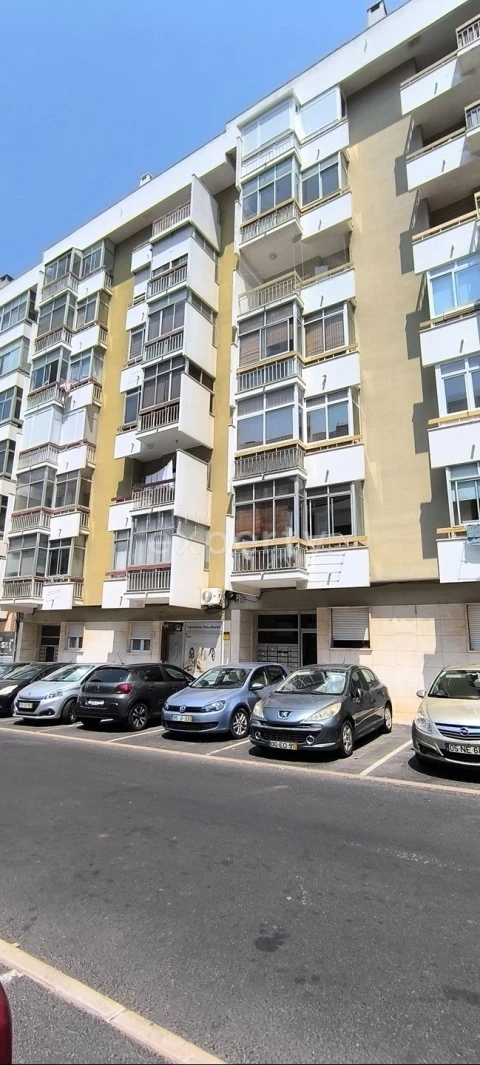 Apartamento T2 para Venda em Oeiras e São Julião da Barra, Paço de Arcos e Caxias