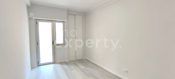 Apartamento T2 para Venda em Oeiras e São Julião da Barra, Paço de Arcos e Caxias