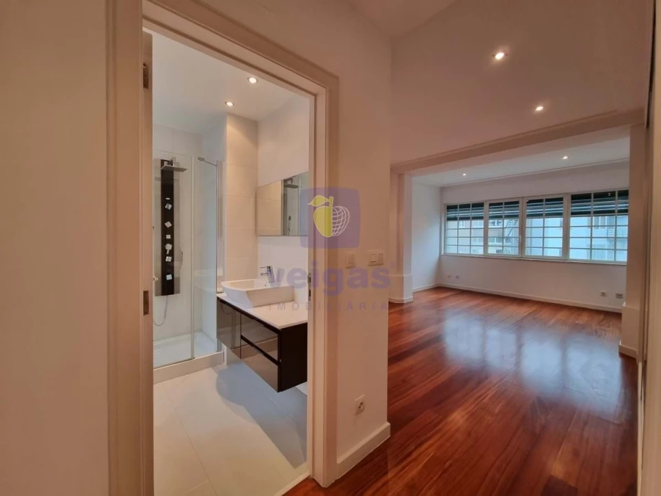 Apartamento T4 para Arrendamento em Avenidas Novas Foto 13