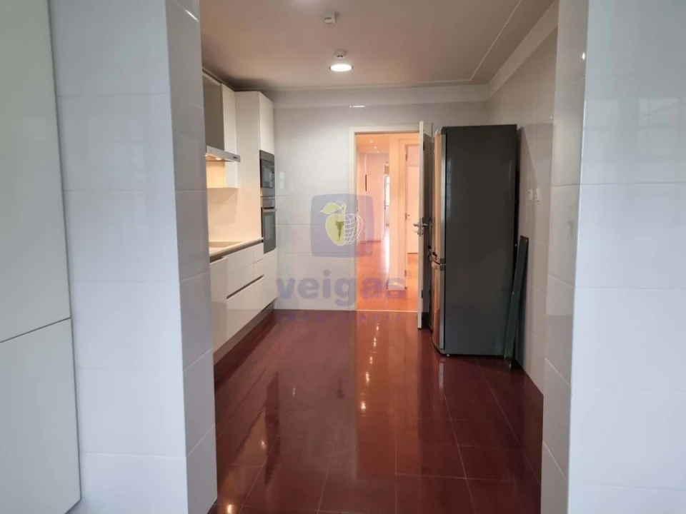 Apartamento T4 para Arrendamento em Avenidas Novas Foto 3