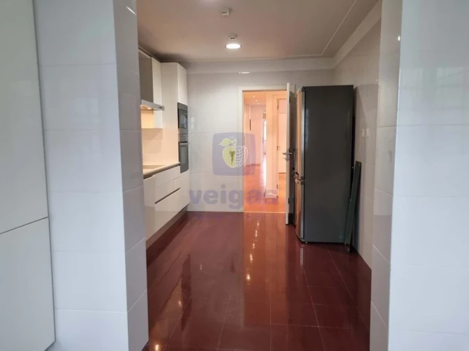 Apartamento T4 para Arrendamento em Avenidas Novas Foto 3