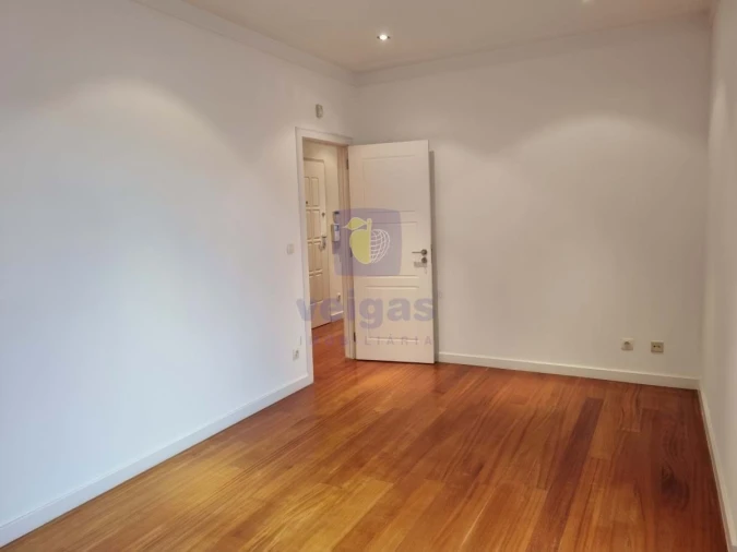 Apartamento T4 para Arrendamento em Avenidas Novas Foto 18