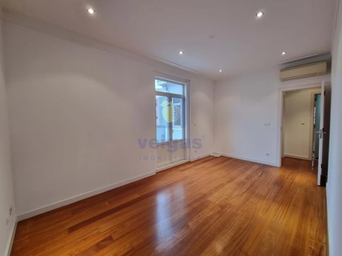 Apartamento T4 para Arrendamento em Avenidas Novas Foto 19