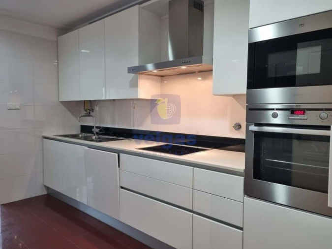 Apartamento T4 para Arrendamento em Avenidas Novas Foto 1