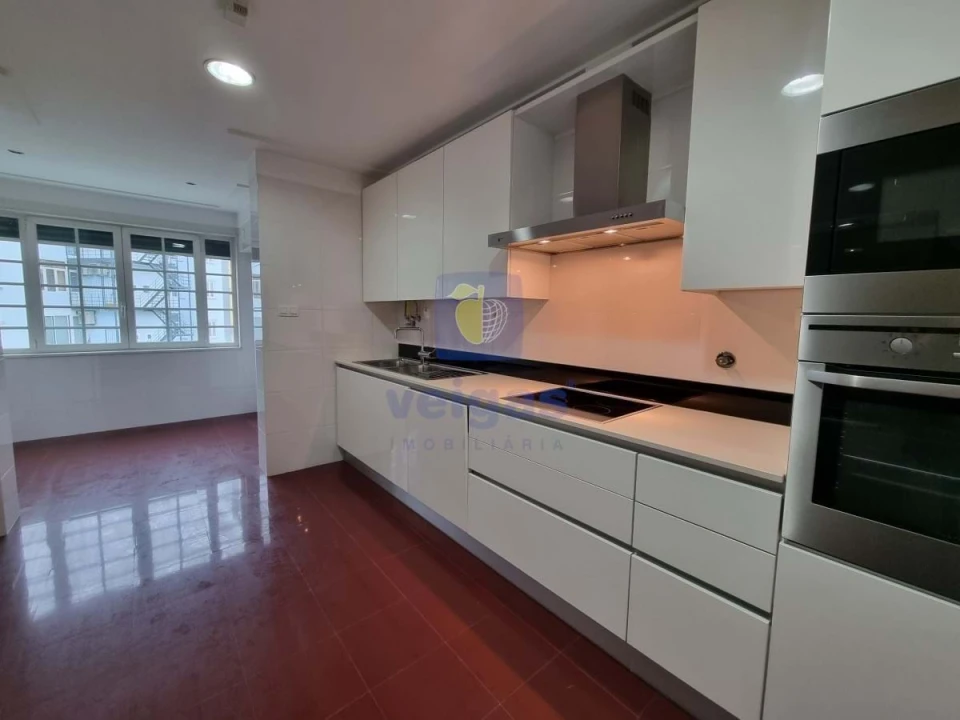 Apartamento T4 para Arrendamento em Avenidas Novas Foto 7