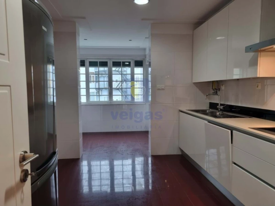 Apartamento T4 para Arrendamento em Avenidas Novas Foto 2