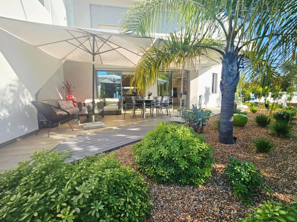 Apartamento T3 para Venda em Santa Barbara de Nexe Foto 16