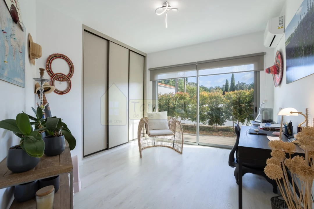 Apartamento T3 para Venda em Santa Barbara de Nexe Foto 14