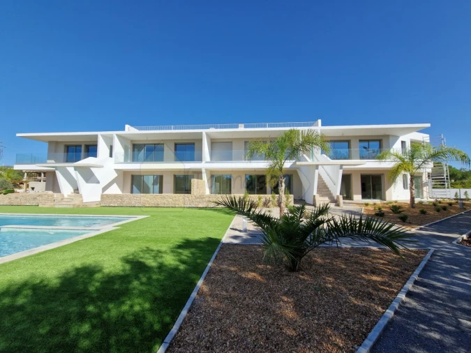 Apartamento T3 para Venda em Santa Barbara de Nexe Foto 3