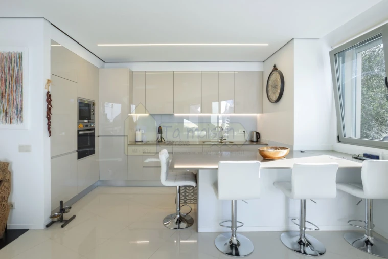 Apartamento T3 para Venda em Santa Barbara de Nexe Foto 9