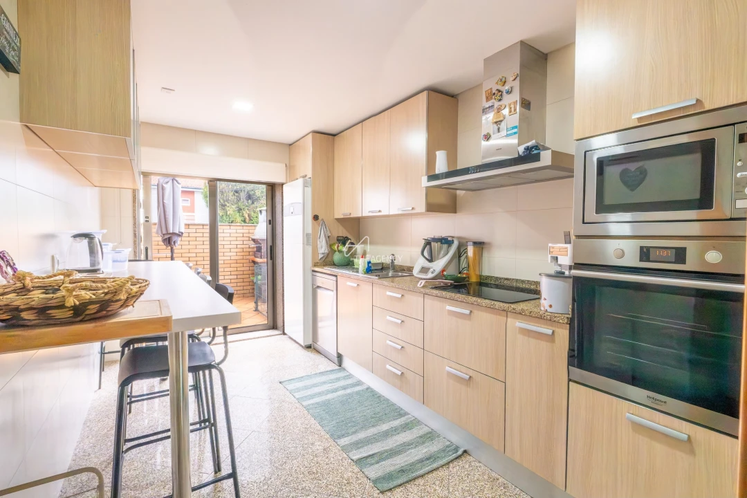 Moradia T4 para Venda em Santa Marinha e São Pedro da Afurada Foto 9