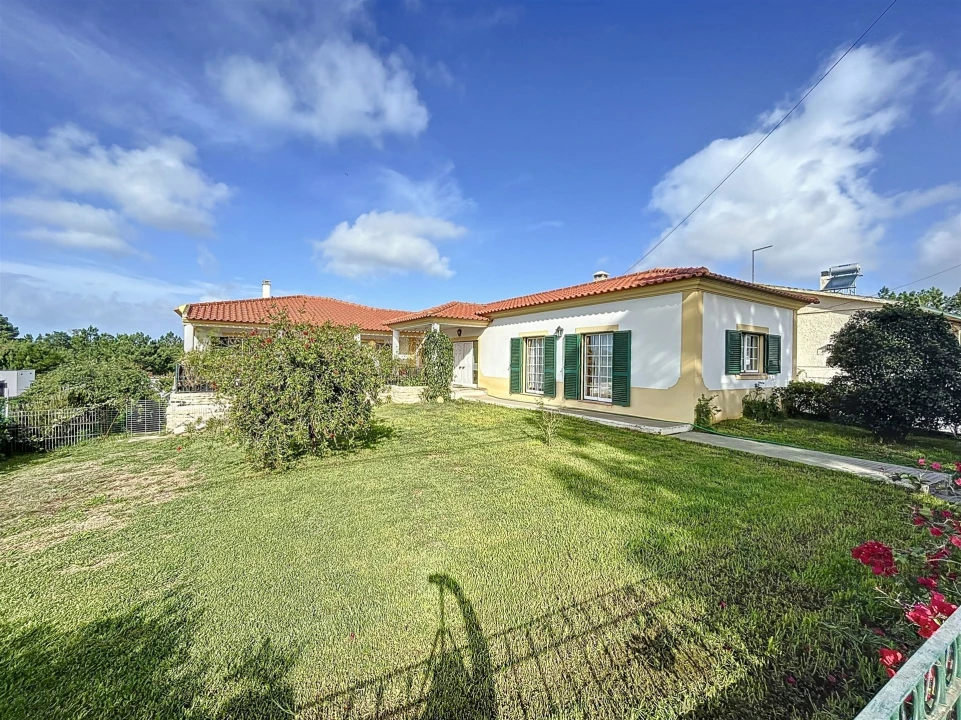 Moradia T4 para Arrendamento em Nadadouro Foto 1