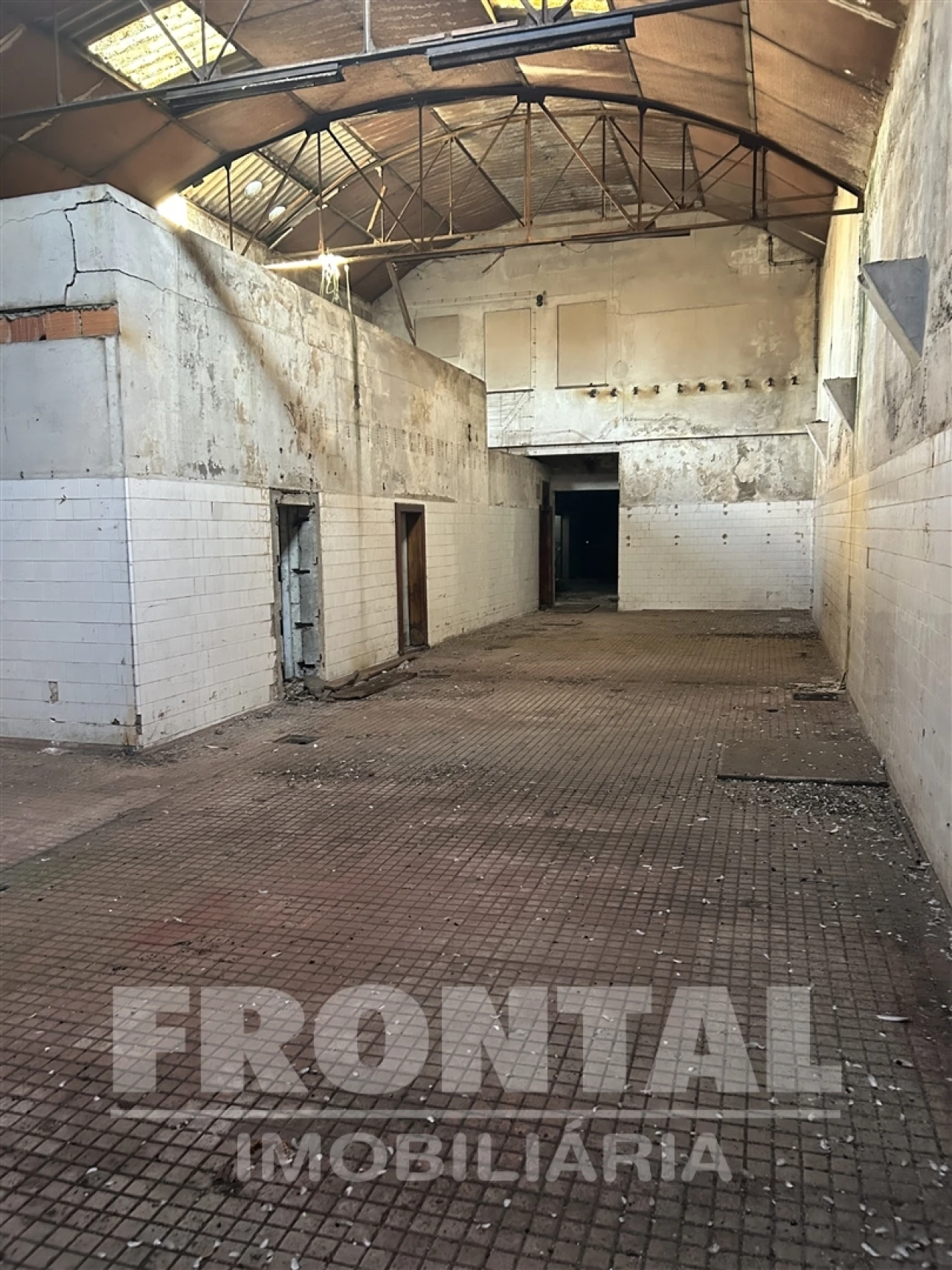 Armazém para Venda em Milheiros Foto 9