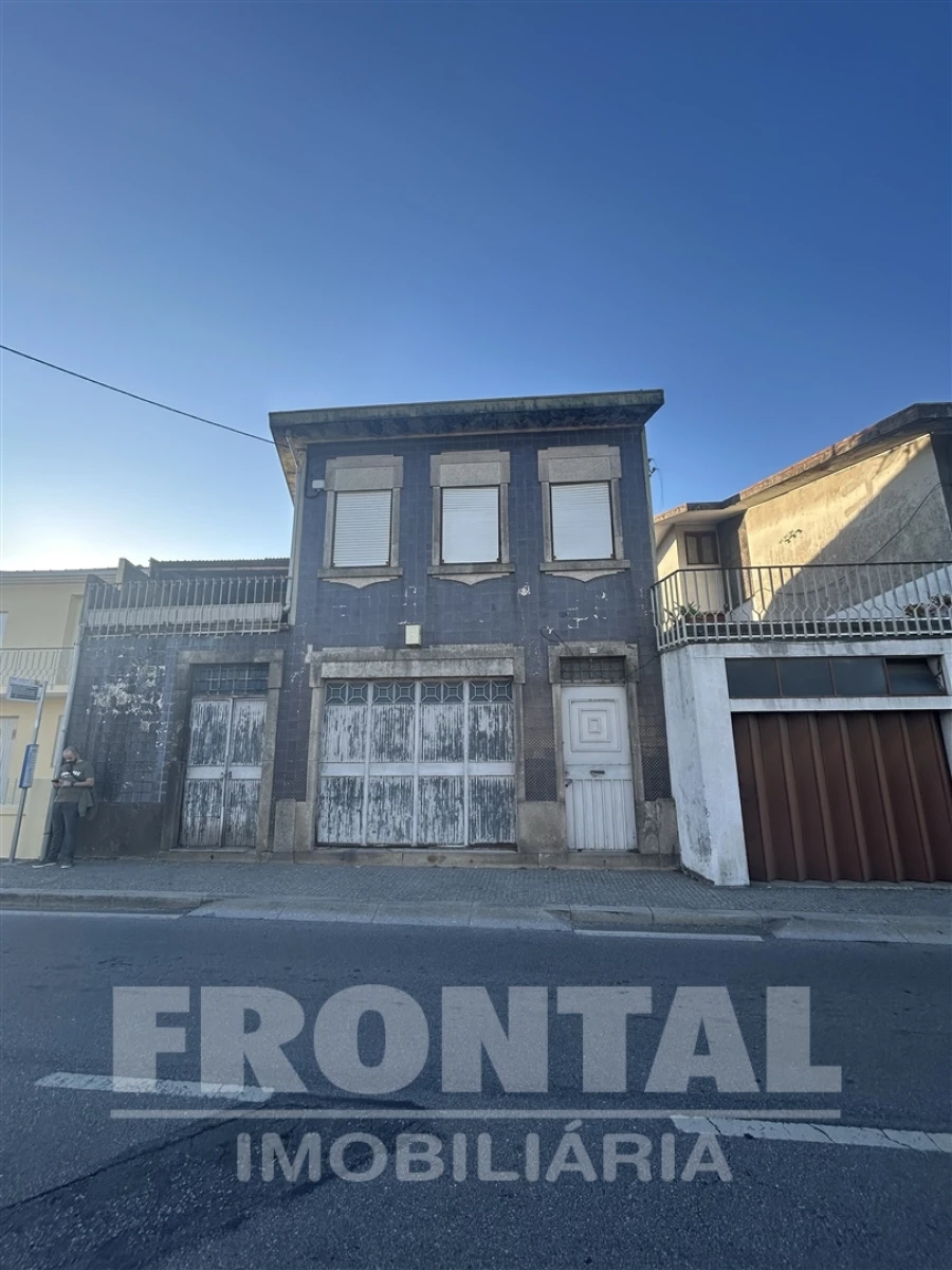 Armazém para Venda em Milheiros Foto 7