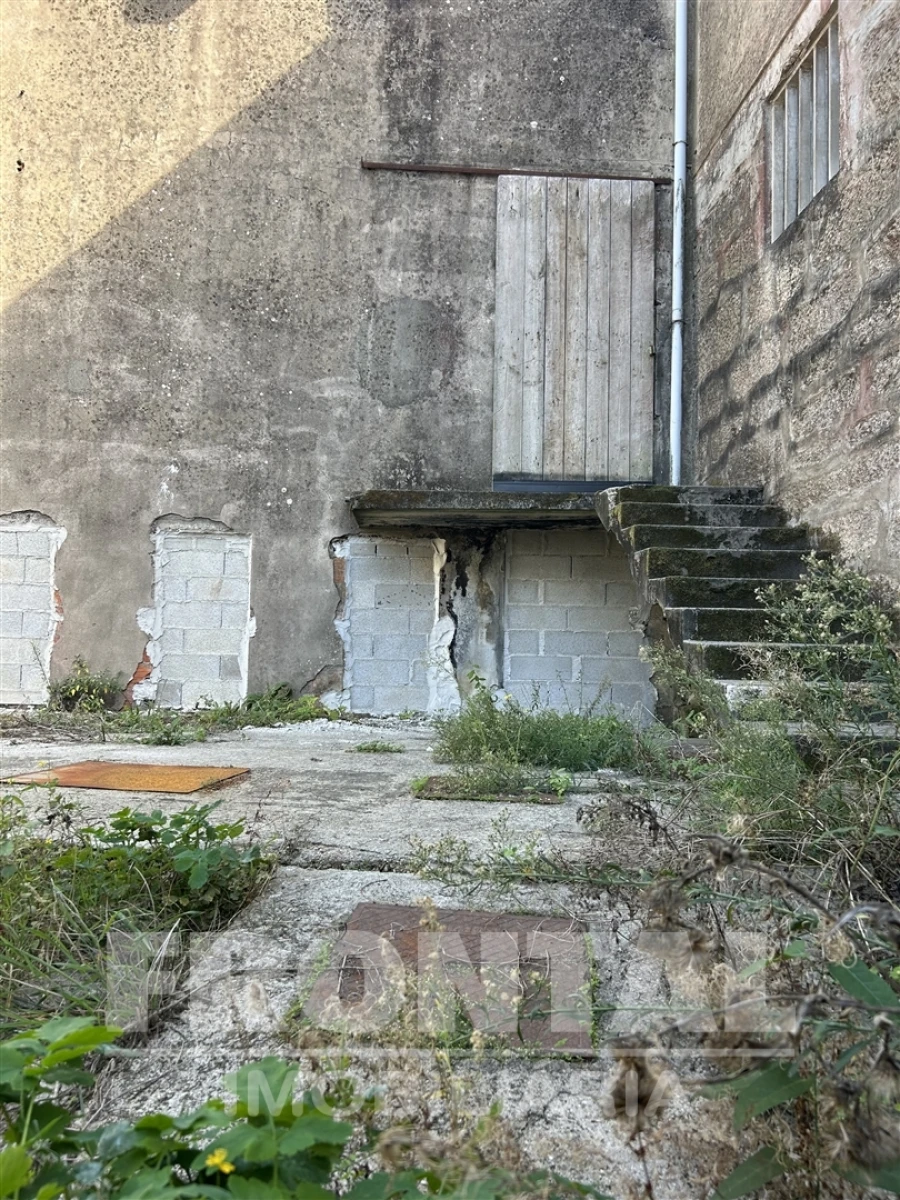 Armazém para Venda em Milheiros Foto 4